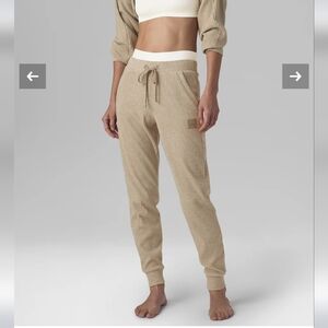 NWT ALO Yoga Khaki Muse Ribbed Sweatpants
